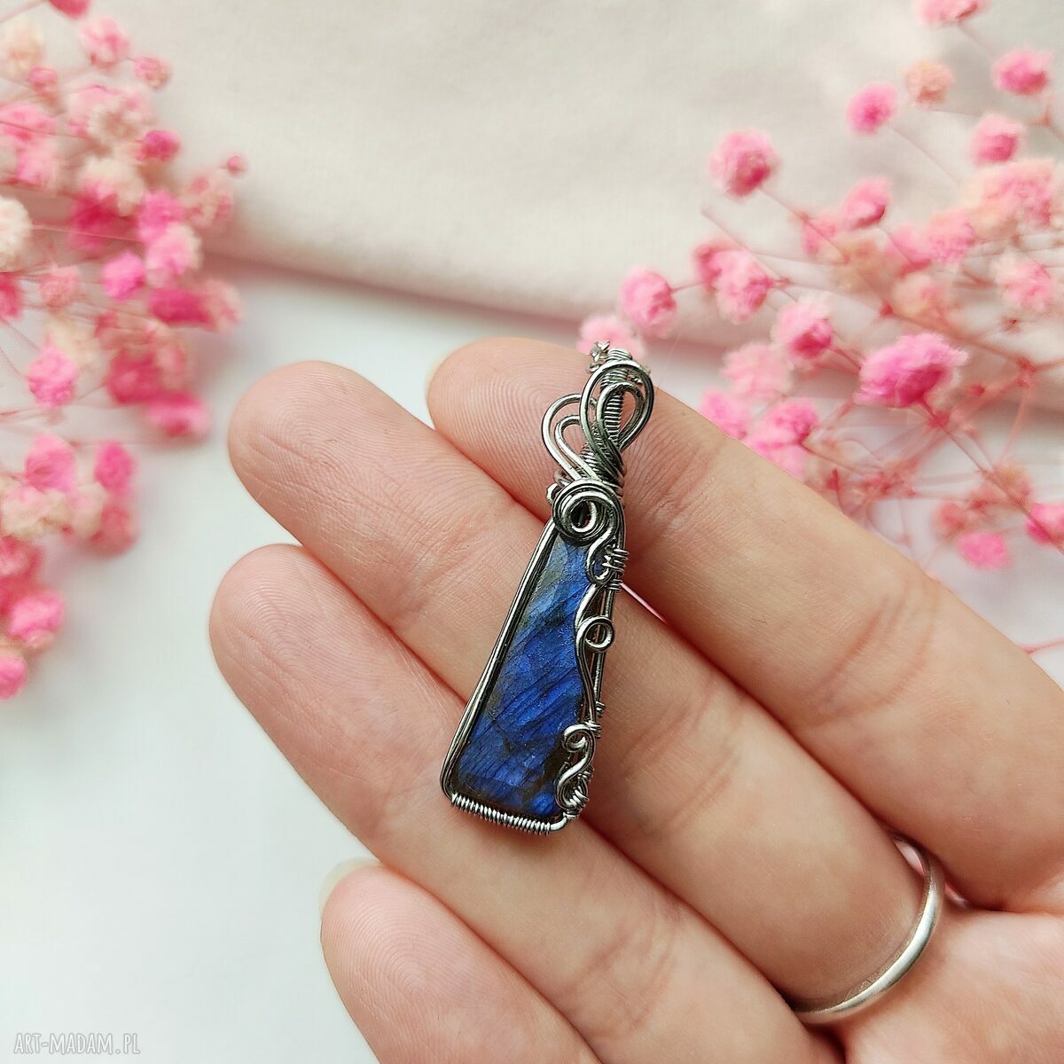 Naszyjnik z niebieskim labradorytem na stali chirurgicznej - handmade wire wrapping