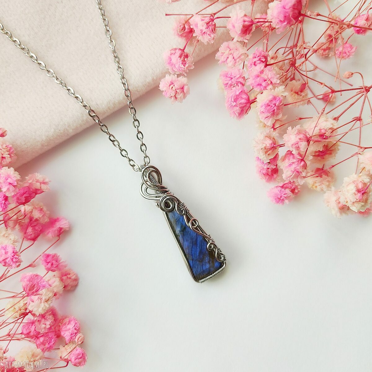 Naszyjnik z niebieskim labradorytem na stali chirurgicznej - handmade wire wrapping