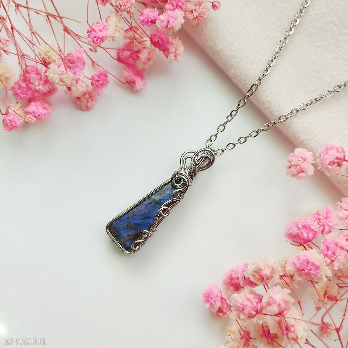 Naszyjnik z niebieskim labradorytem na stali chirurgicznej - handmade wire wrapping