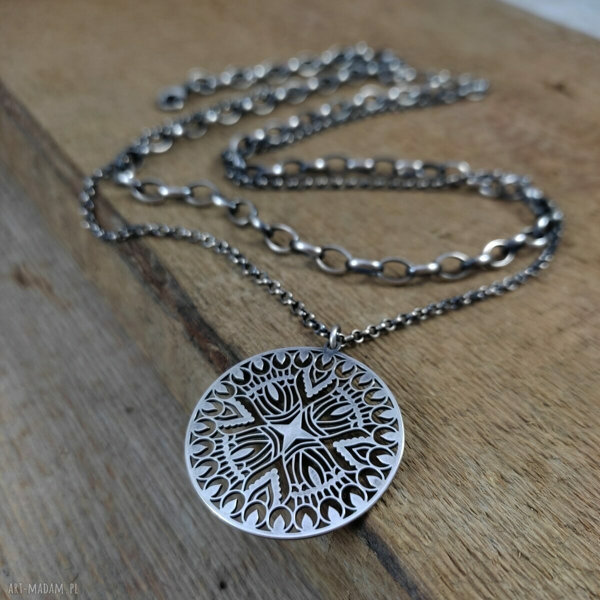 Łańcuszek z rozetą handmade Dar Niespodzianka