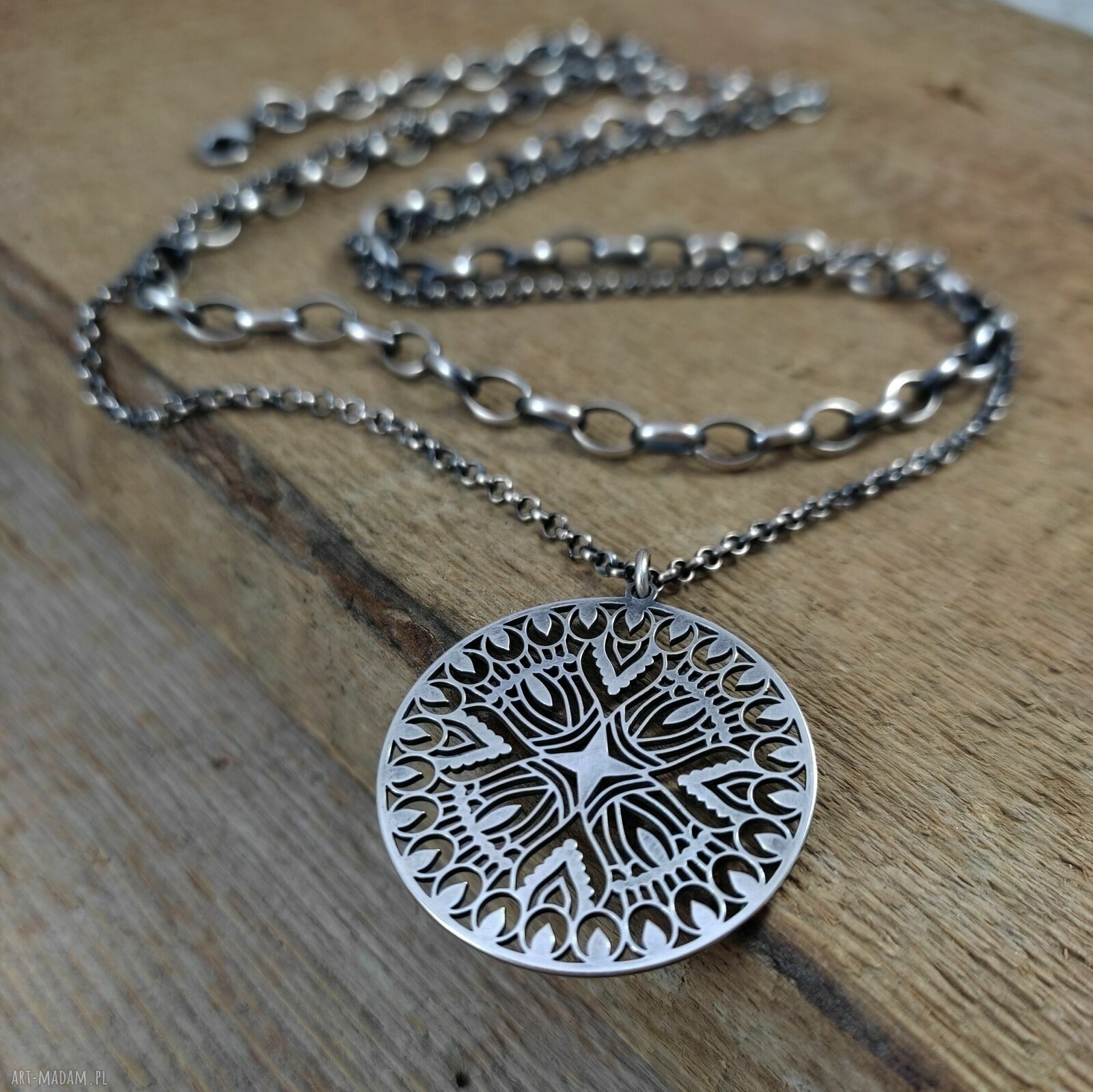 Łańcuszek z rozetą handmade Dar Niespodzianka