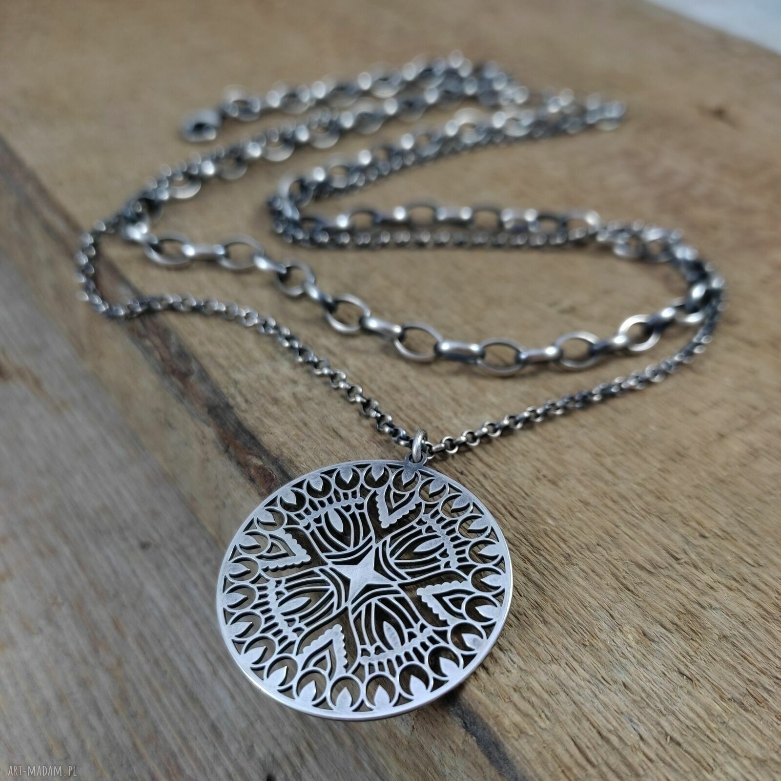 Łańcuszek z rozetą handmade Dar Niespodzianka