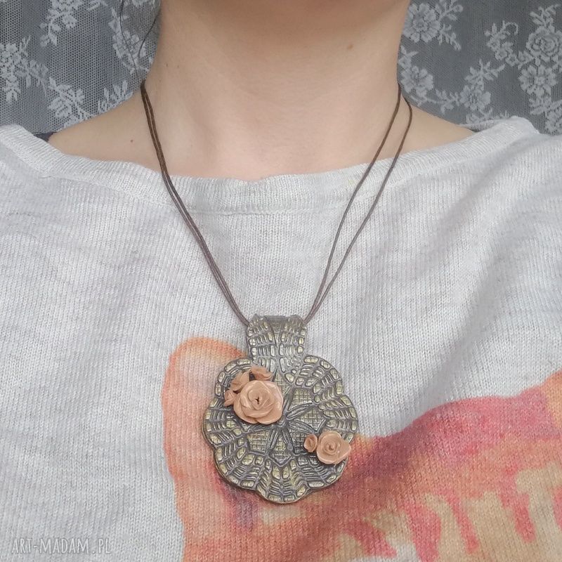 Naszyjnik lepiony ręcznie w odcieniach złota i brązu - boho etno