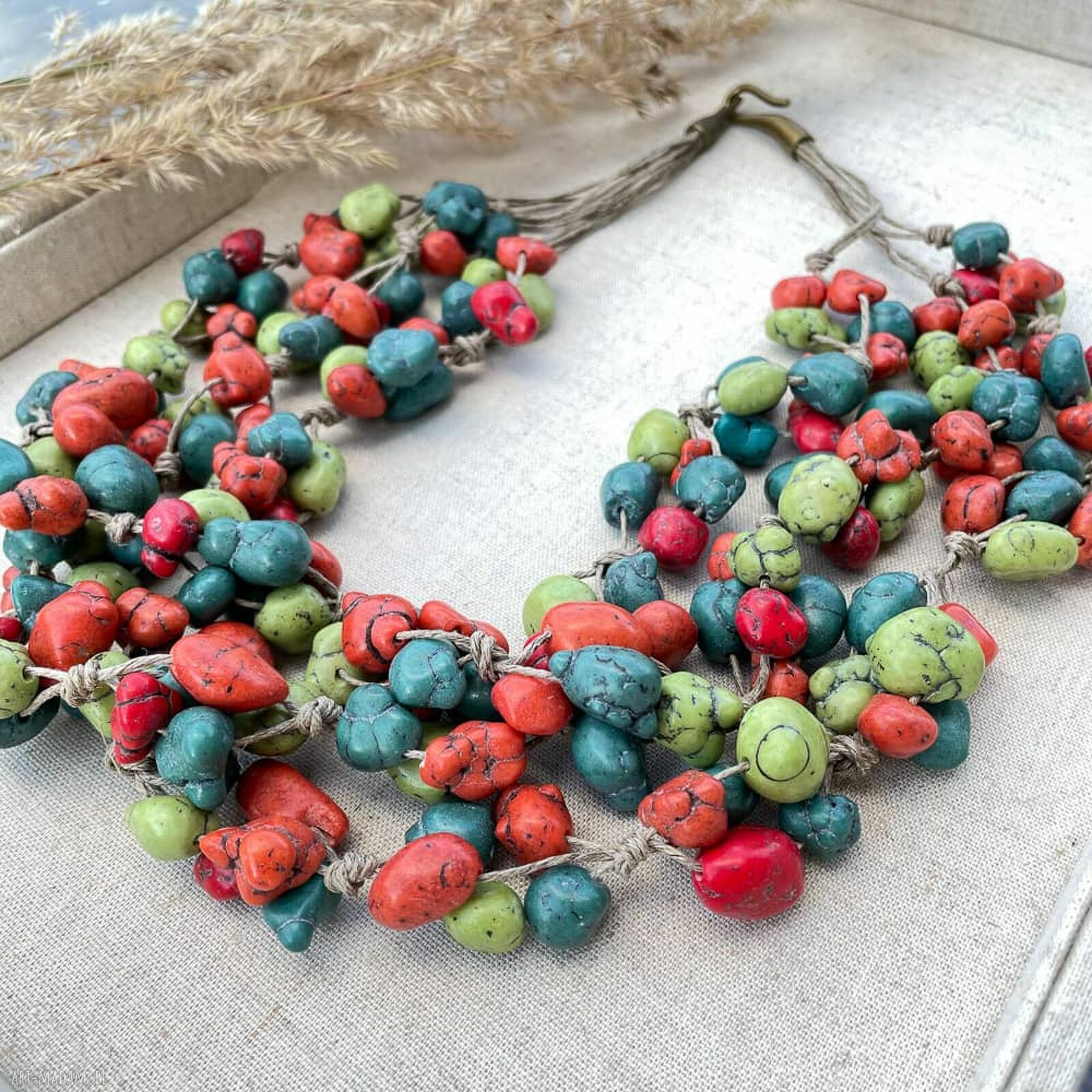 Lniany naszyjnik z howlitem - eko biżuteria handmade
