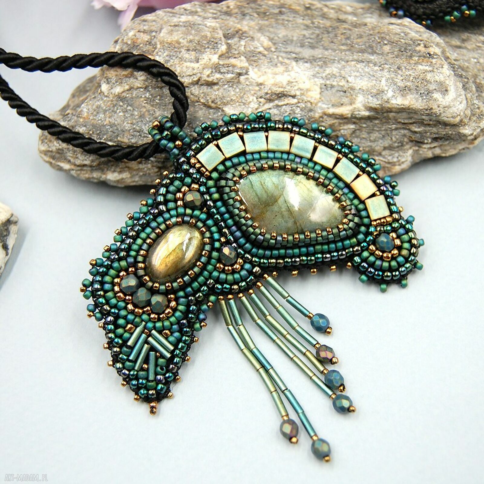 Asymetryczna lunula z labradorytami - naszyjnik handmade