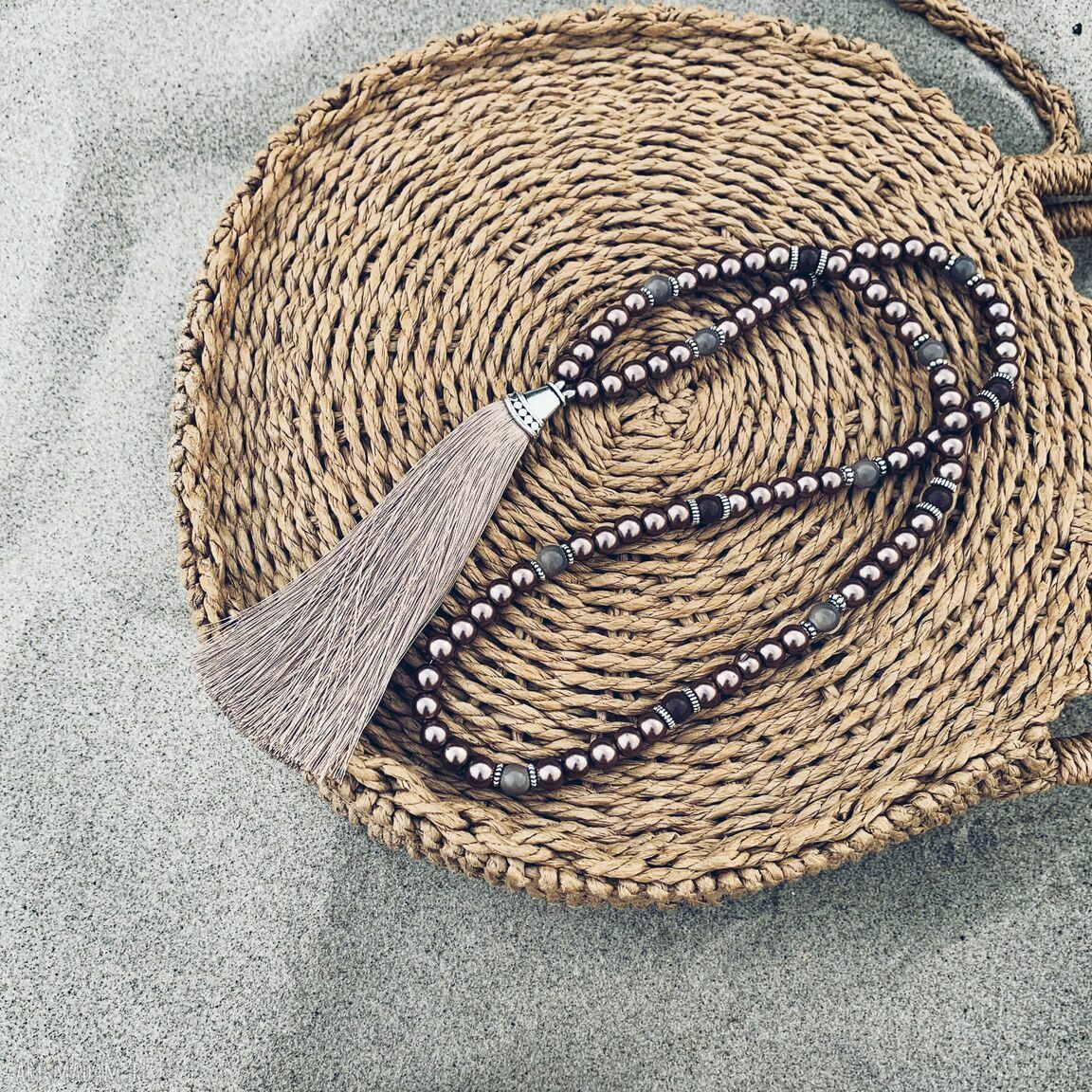 Naszyjnik Meredith - beżowe perły boho z chwostem