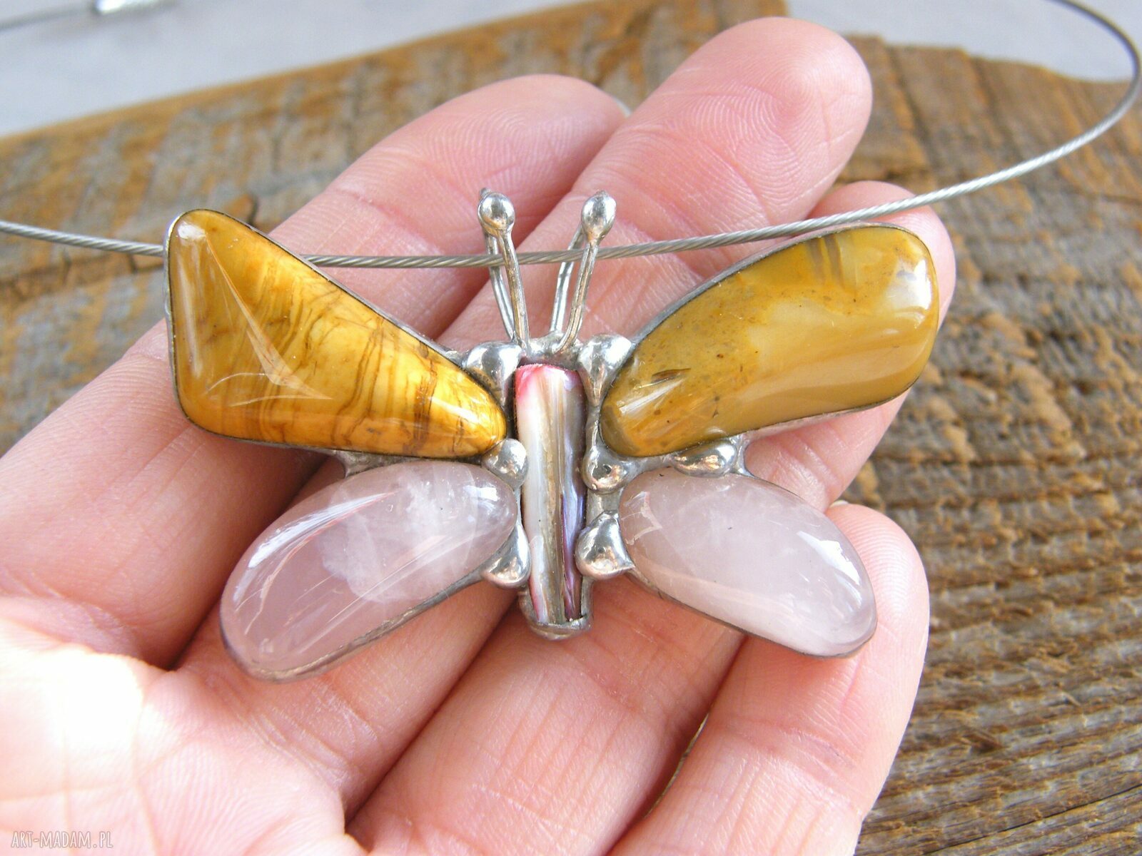 pomysł na prezent świąteczny: Naszyjnik motyl z jaspisu i kwarcu różowego w technice Tiffany wisiorek handmade