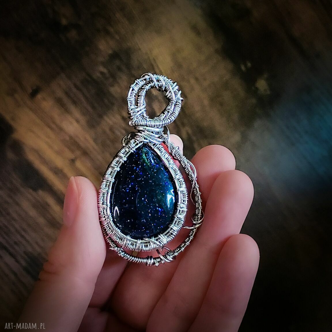 Naszyjnik Noir z nocą Kairu - ręcznie robiony wire wrapping ze stali