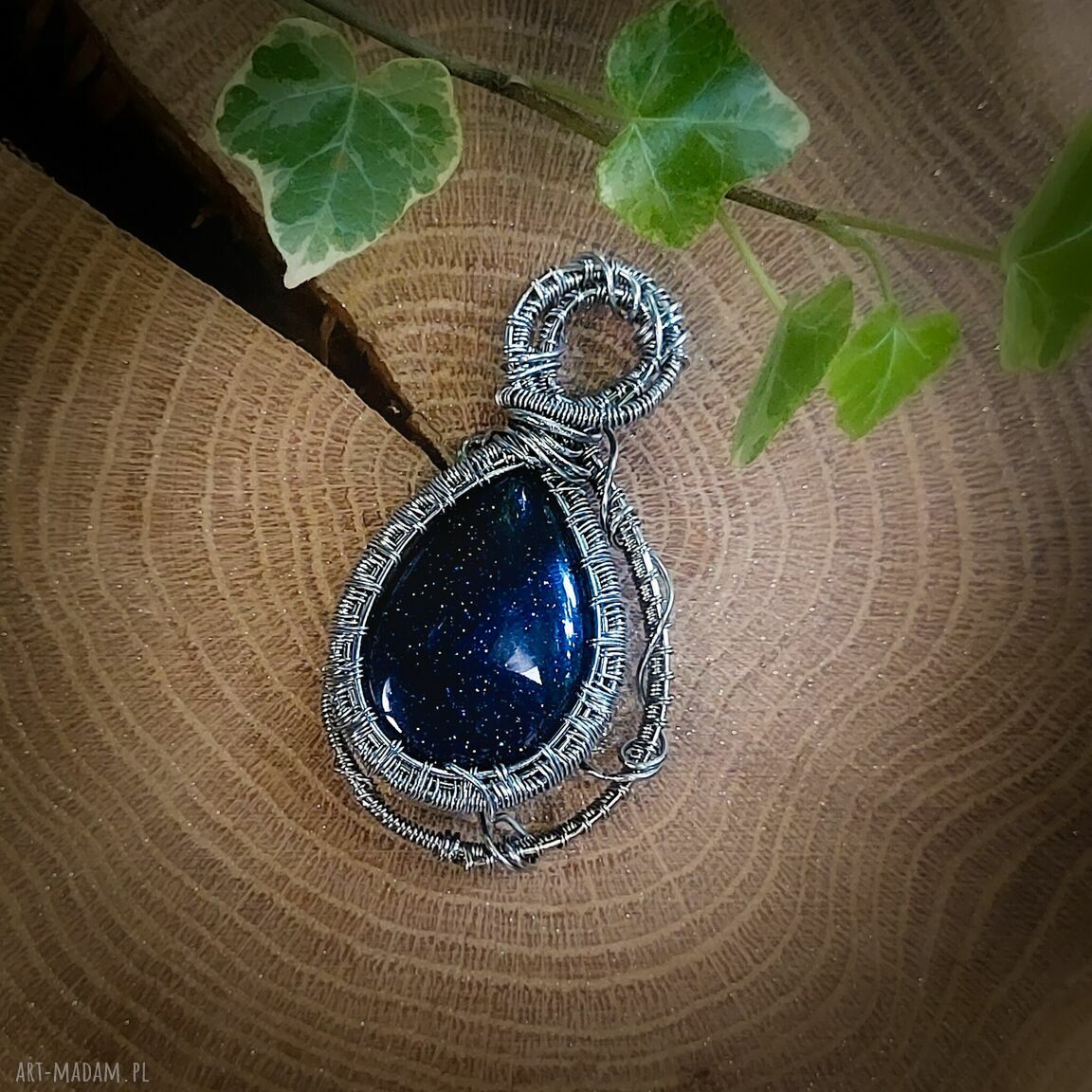 Naszyjnik Noir z nocą Kairu - ręcznie robiony wire wrapping ze stali