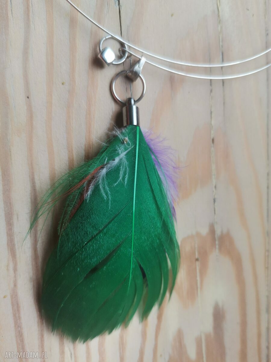 Kolorowy naszyjnik choker z piór - blisko szyi w stylu boho i folk
