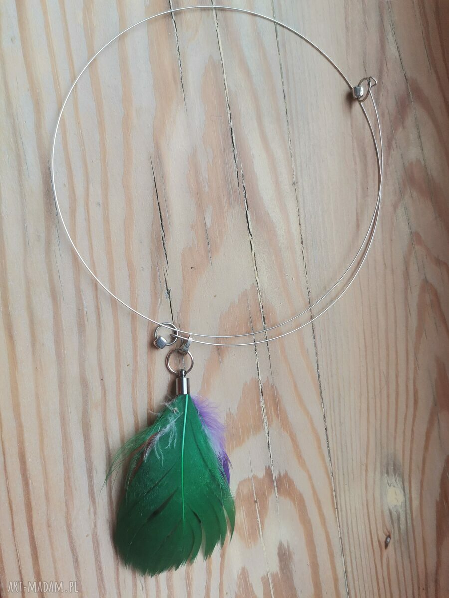 Kolorowy naszyjnik choker z piór - blisko szyi w stylu boho i folk