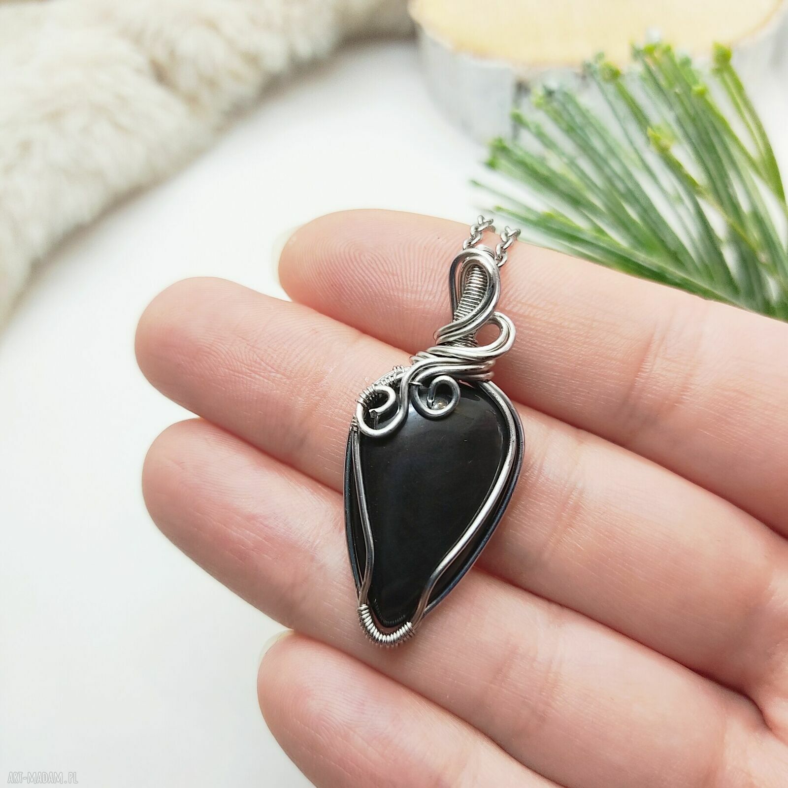 Złocisty naszyjnik z obsydianem - wire wrapping na stali chirurgicznej