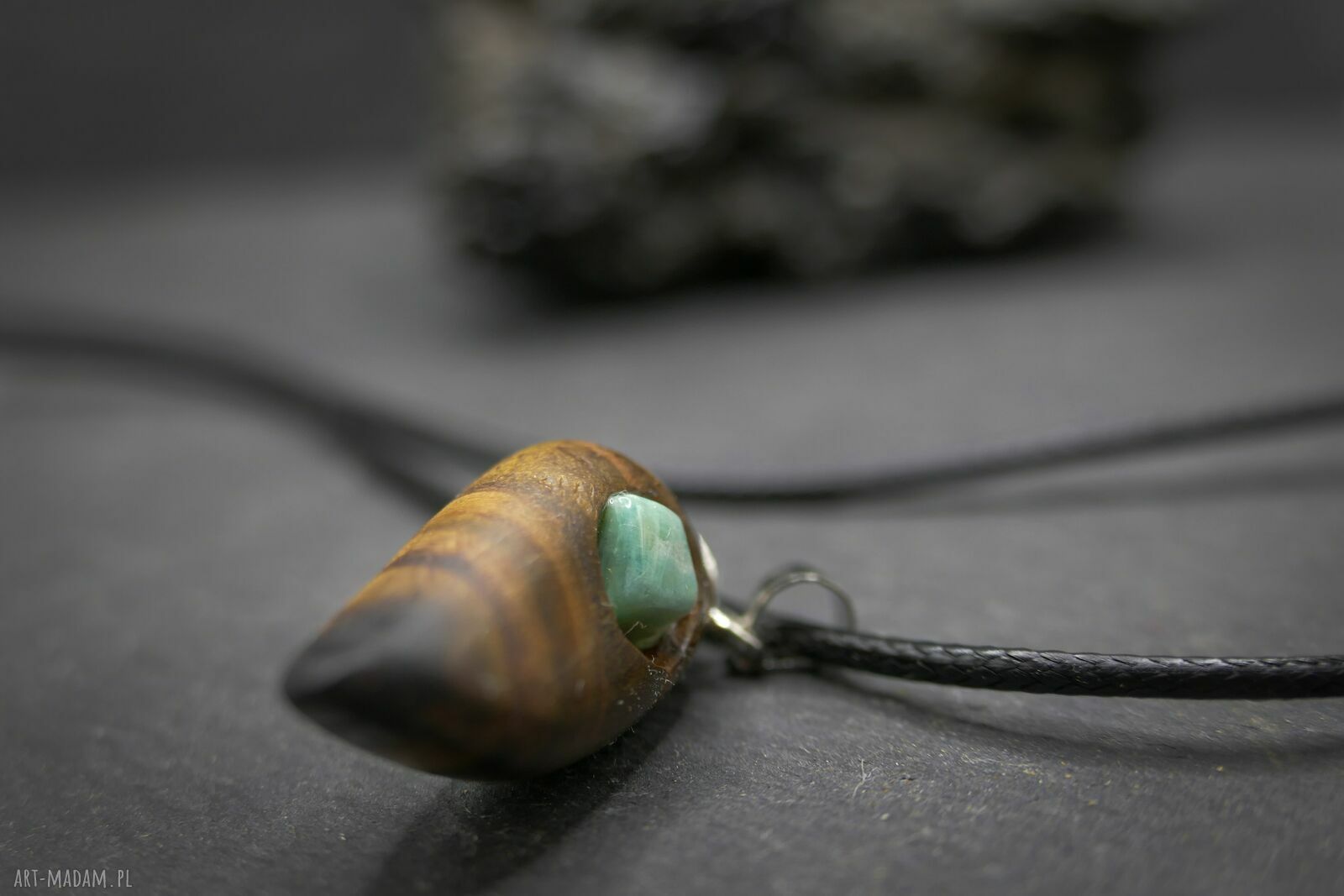 Wisiorek z octowca i amazonitu - autorski naszyjnik handmade na czarnym sznurku