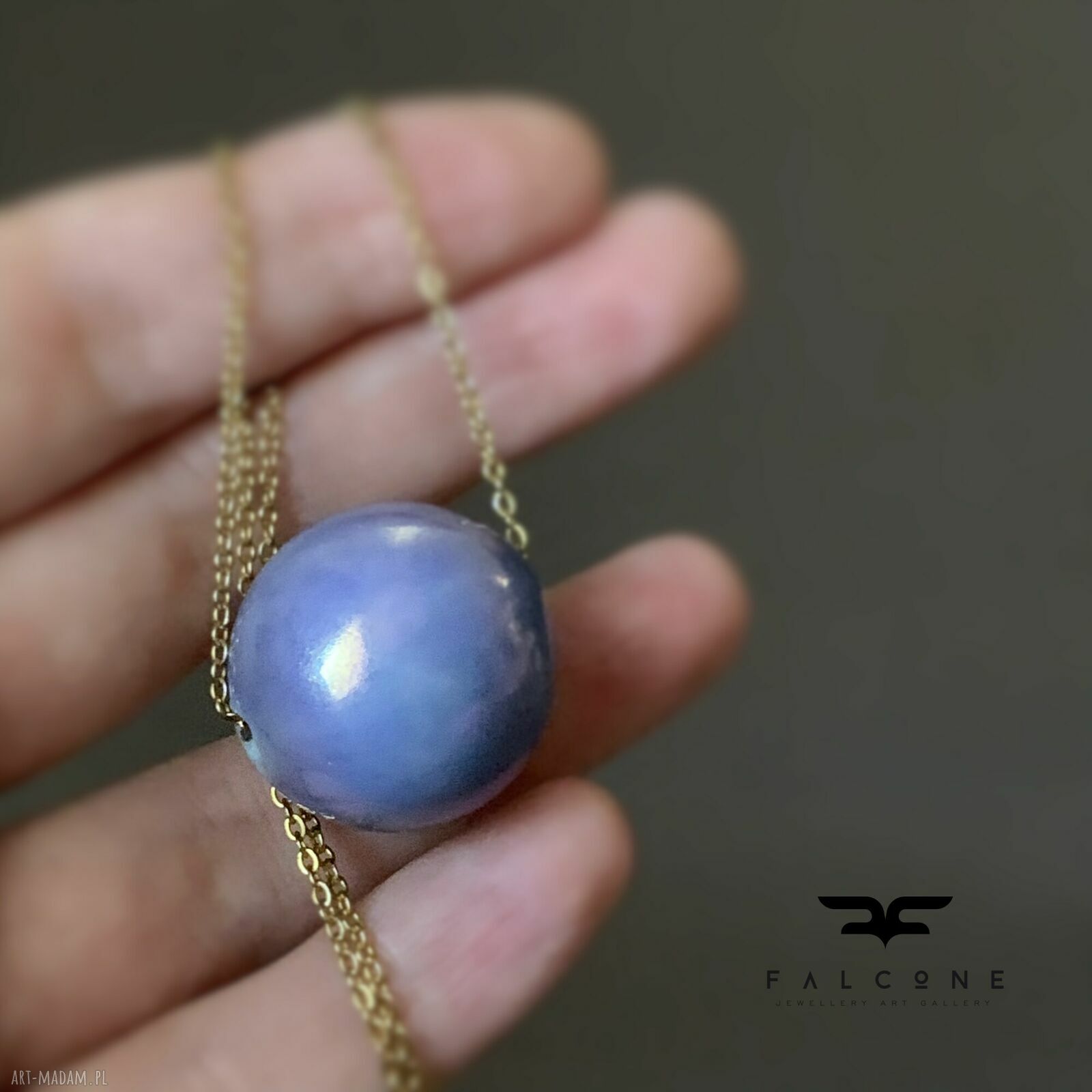 Naszyjnik Sfera z ceramiczną kulą i pozłacanym łańcuszkiem