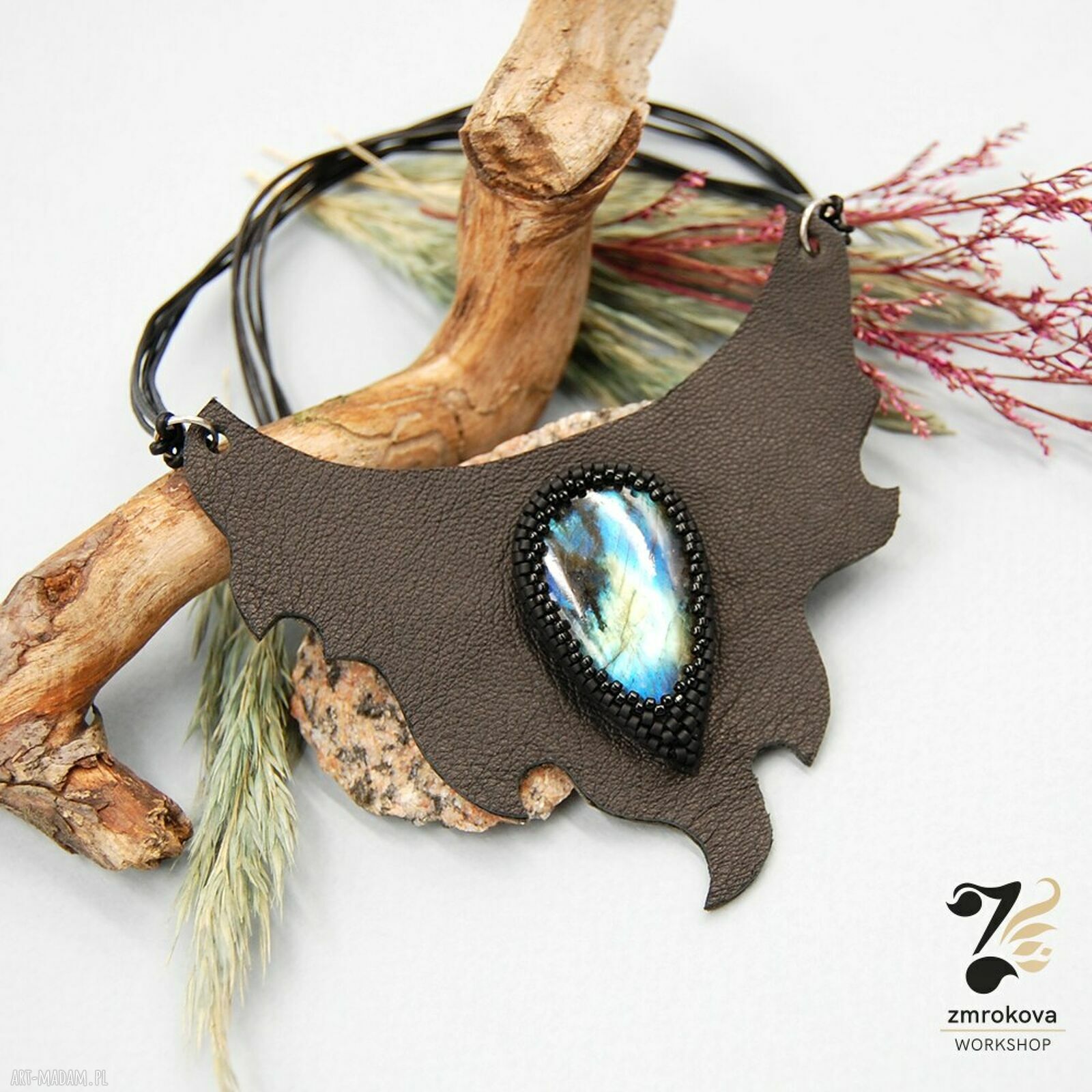 Naszyjnik skórzany z labradorytem - haft koralikowy handmade
