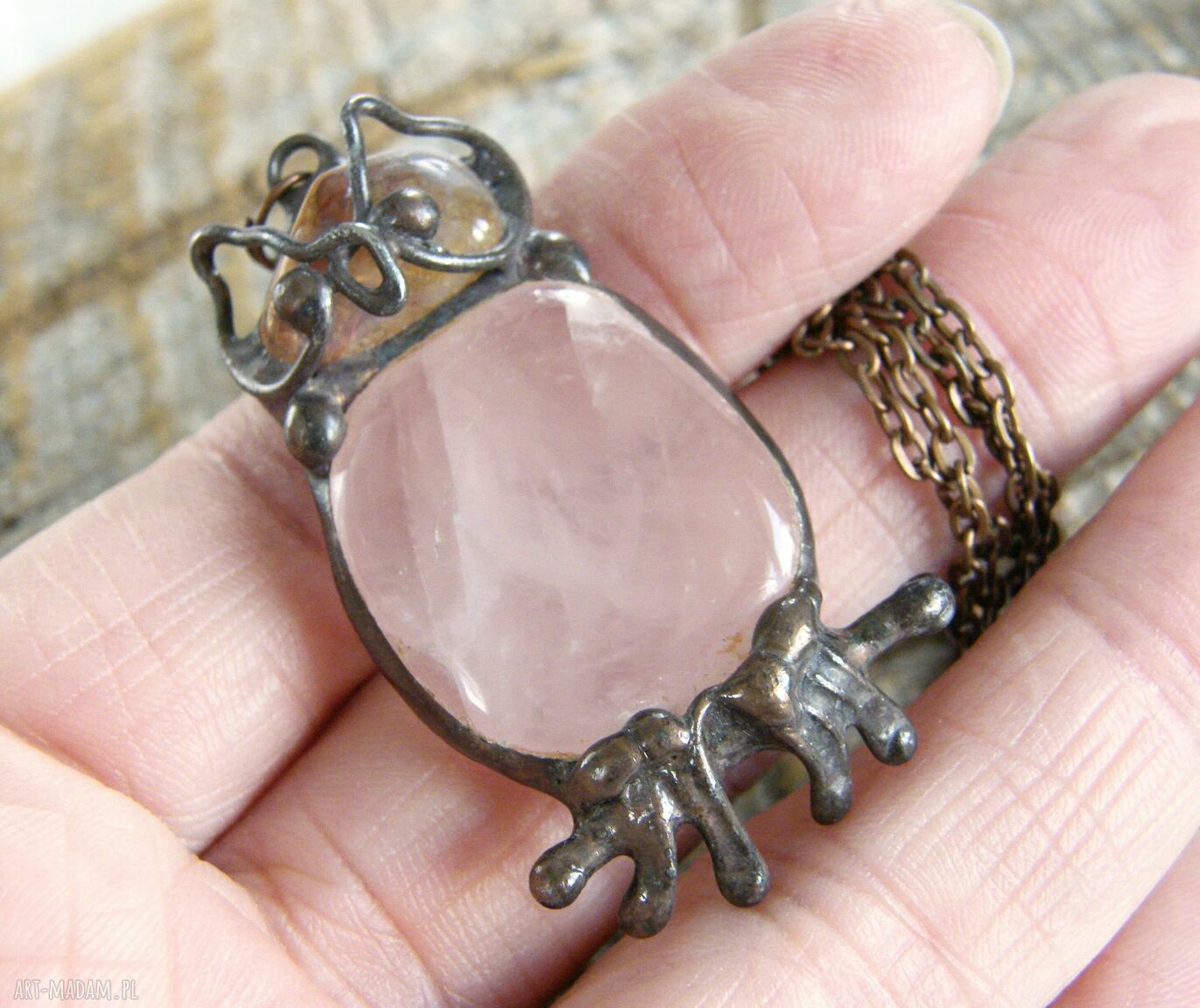Naszyjnik sowa z kwarcem różowym - naturalny amulet na szczęście