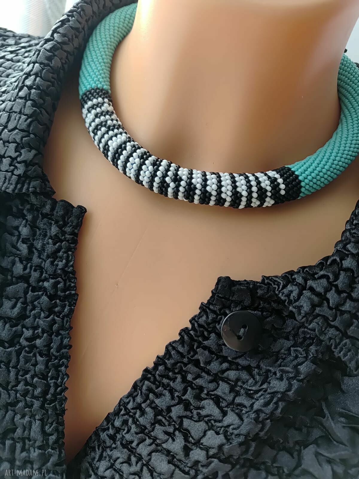 Turkusowy naszyjnik Zebra - krótki, ręcznie robiony z koralików szklanych