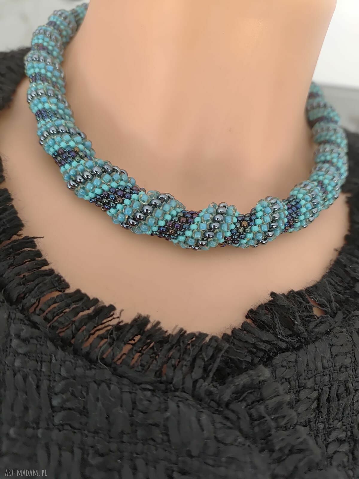 Naszyjnik turkusowy - krótki choker z koralikową spiralą