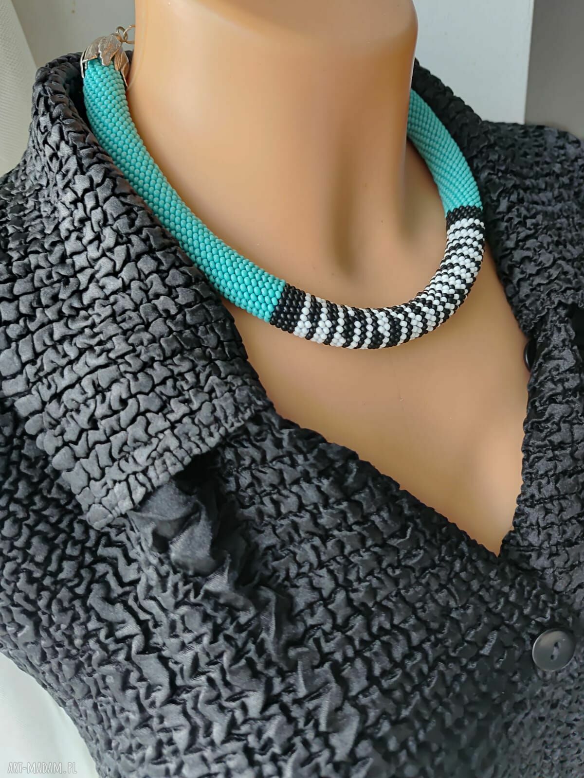 Turkusowy naszyjnik Zebra - krótki, ręcznie robiony z koralików szklanych