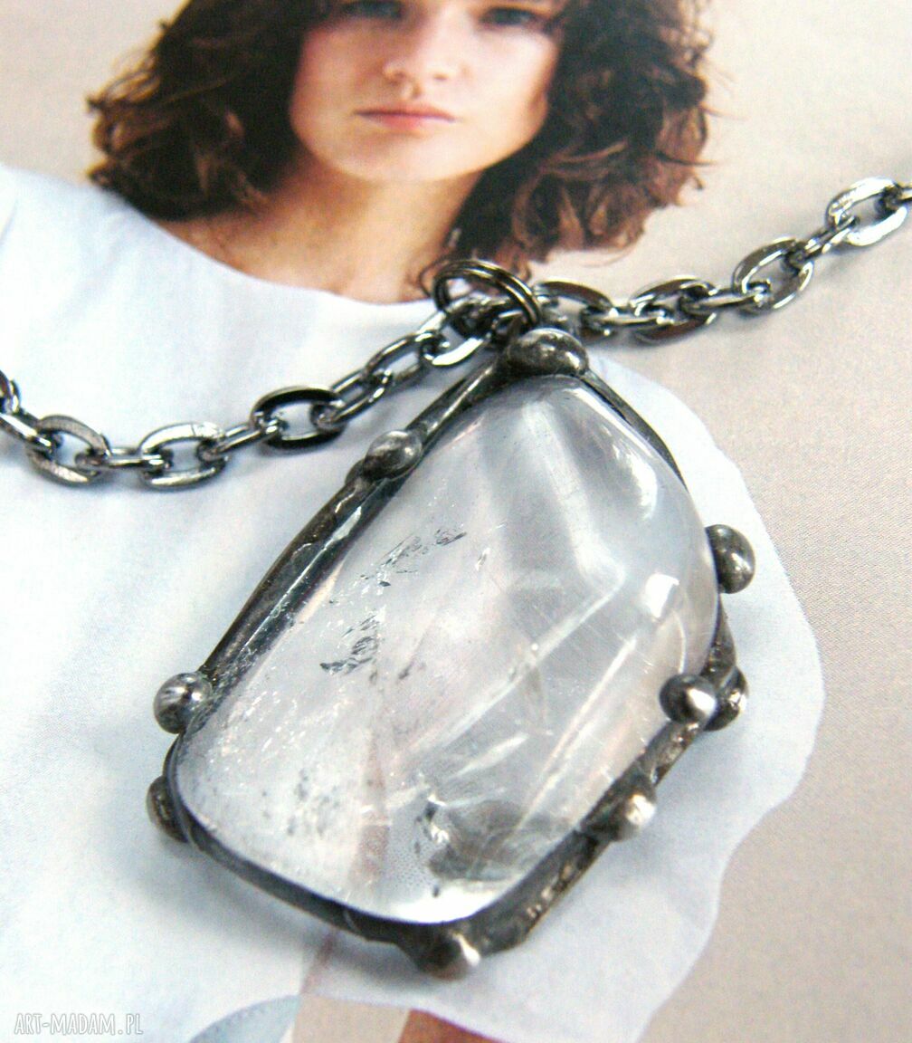 Naszyjnik - wisiorek z kryształem górskim (kamienny amulet)