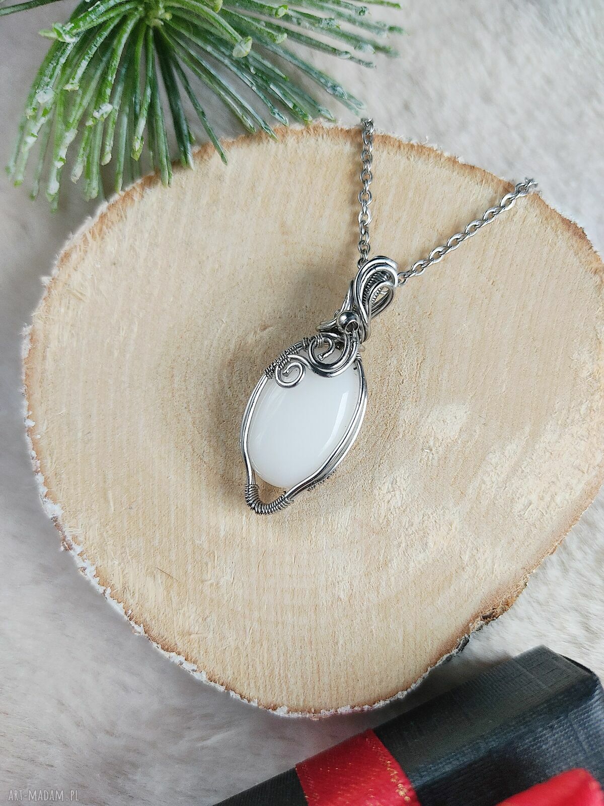 Naszyjnik Kwarc Mleczny 'Zimowy Szept' - ręcznie wykonany wisiorek wire wrapping ze stali chirurgicznej