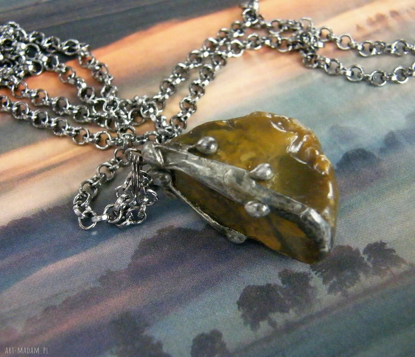 Naszyjnik z krzemienia bryłki na długim łańcuszku - handmade