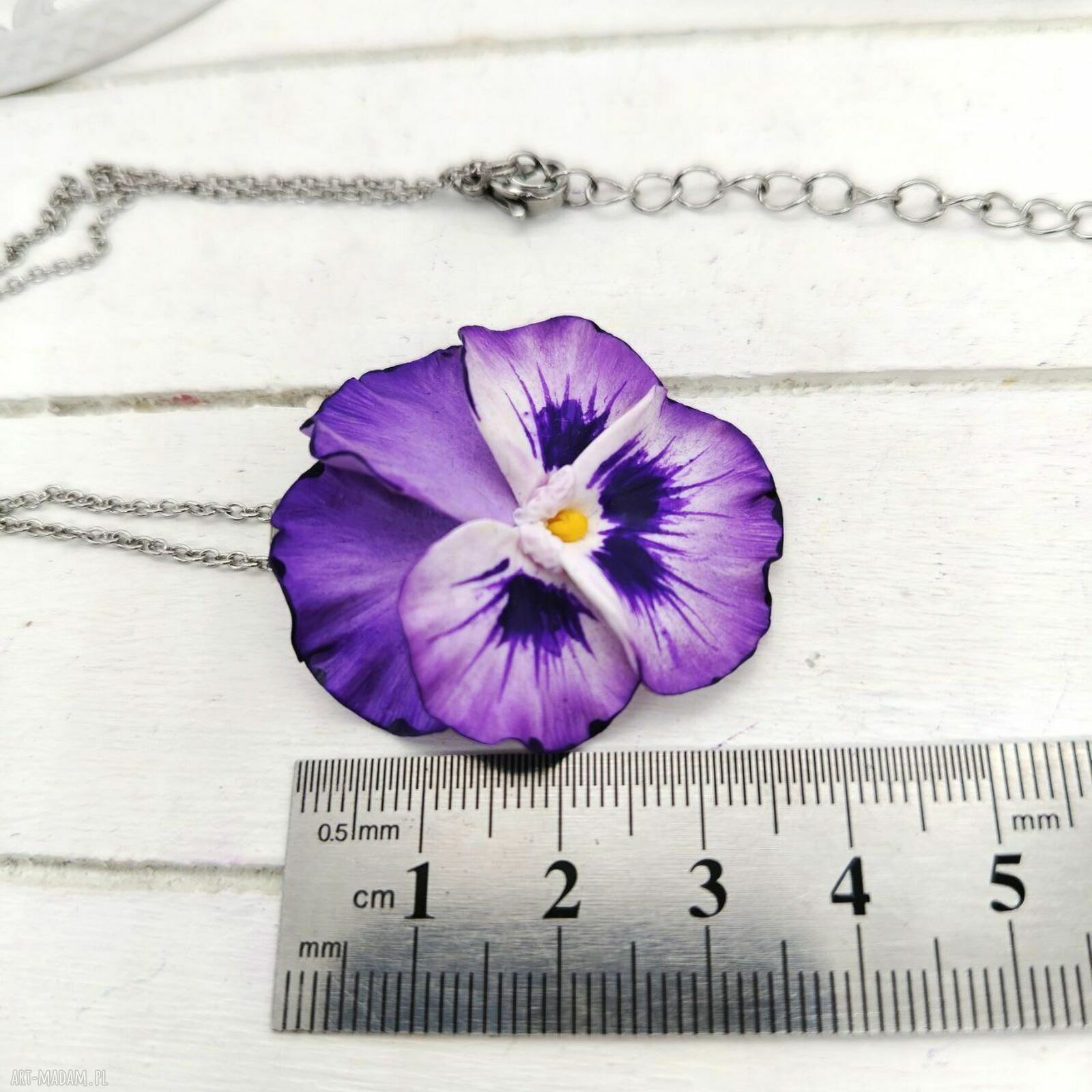 Naszyjnik z bratkiem - handmade z gliny polimerowej na stali nierdzewnej