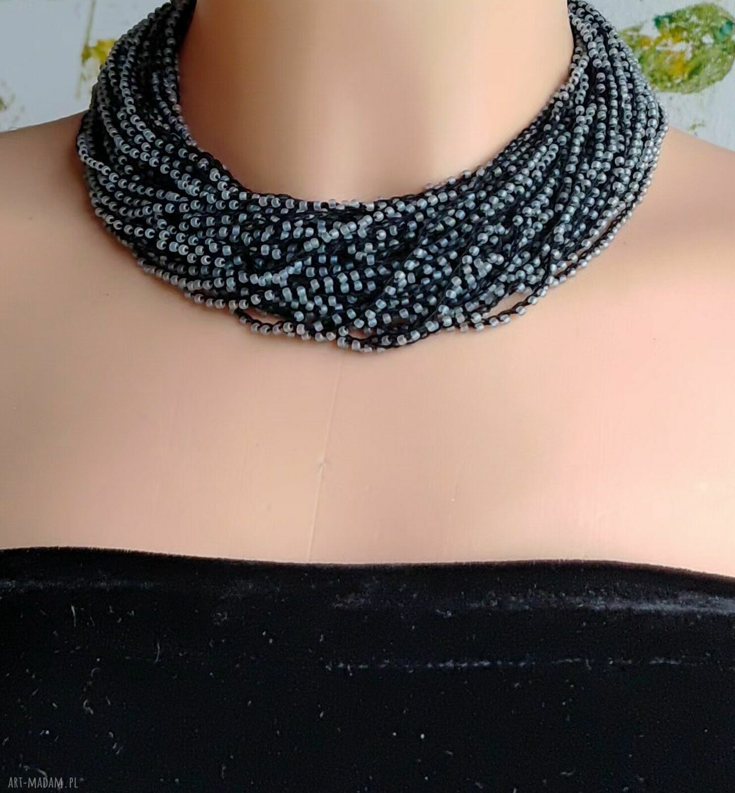 Czarny Delux - delikatny naszyjnik koralikowy z drobnych koralików 42-45 cm