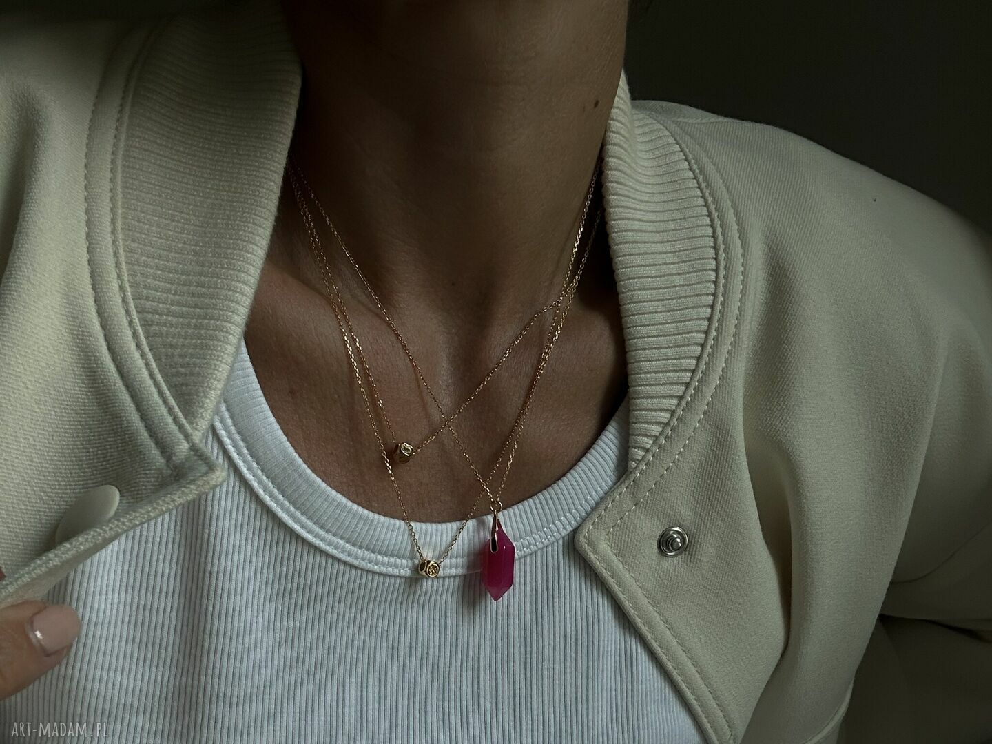 naszyjniki: Naszyjnik z małym agatem w kolorze fuksji w różowym złoceniu Autorskie