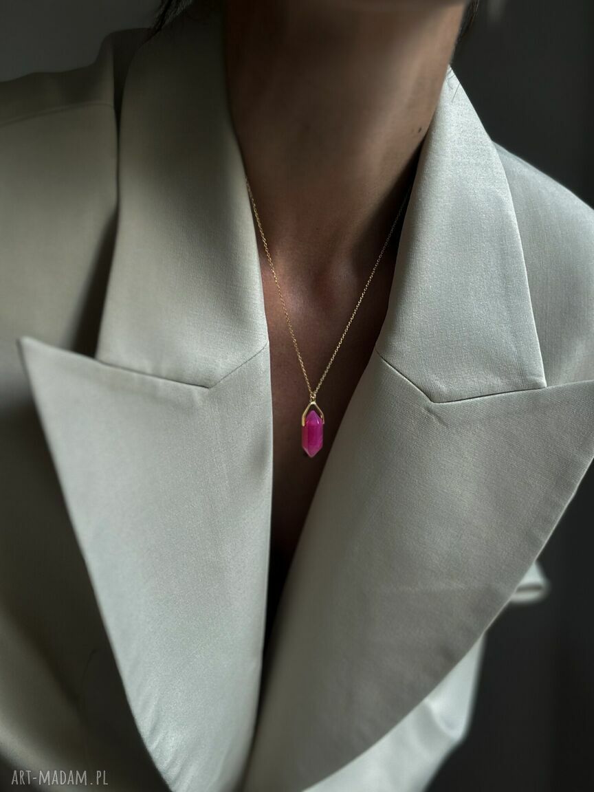 naszyjniki: Naszyjnik z małym agatem w kolorze fuksji w różowym złoceniu Autorskie