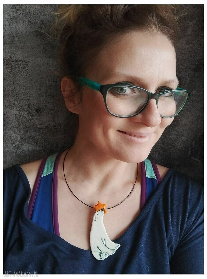 Naszyjnik z misiem polarnym - ceramiczna zawieszka w bajkowym stylu
