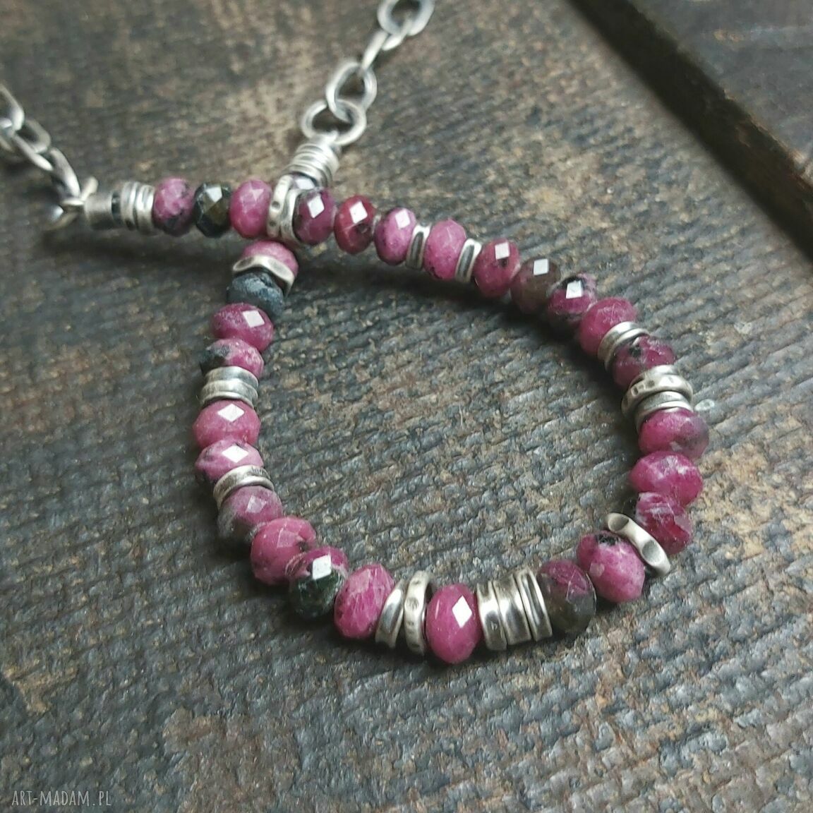 pomysł na prezent na święta: Naszyjnik z oksydowanego srebra rubiny Handmade