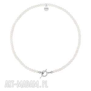 naszyjnik z pereł naturalnych ze srebrnym ozdobnym zapięciem