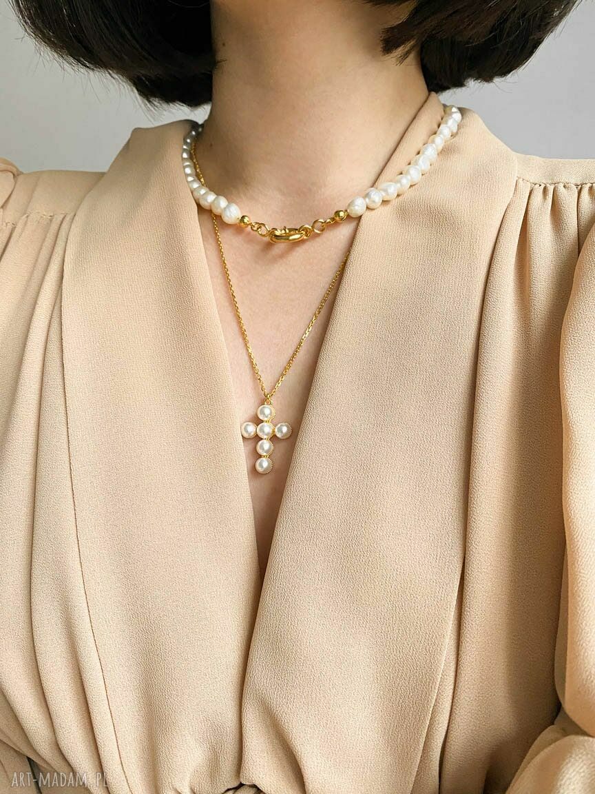 naszyjniki: Naszyjnik z pereł naturalnych ze złotym ozdobnym zapięciem ręczne wykonanie