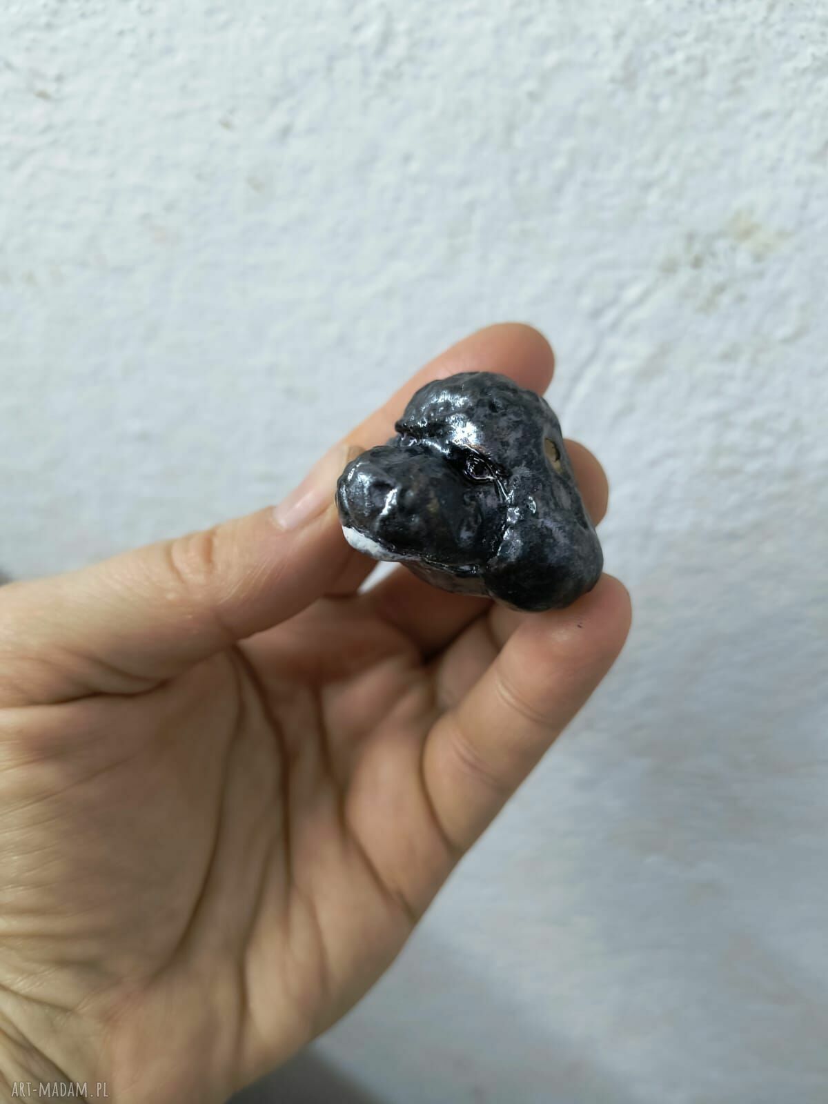 Naszyjnik z pudlem - ceramiczne koraliki na kolii (handmade)