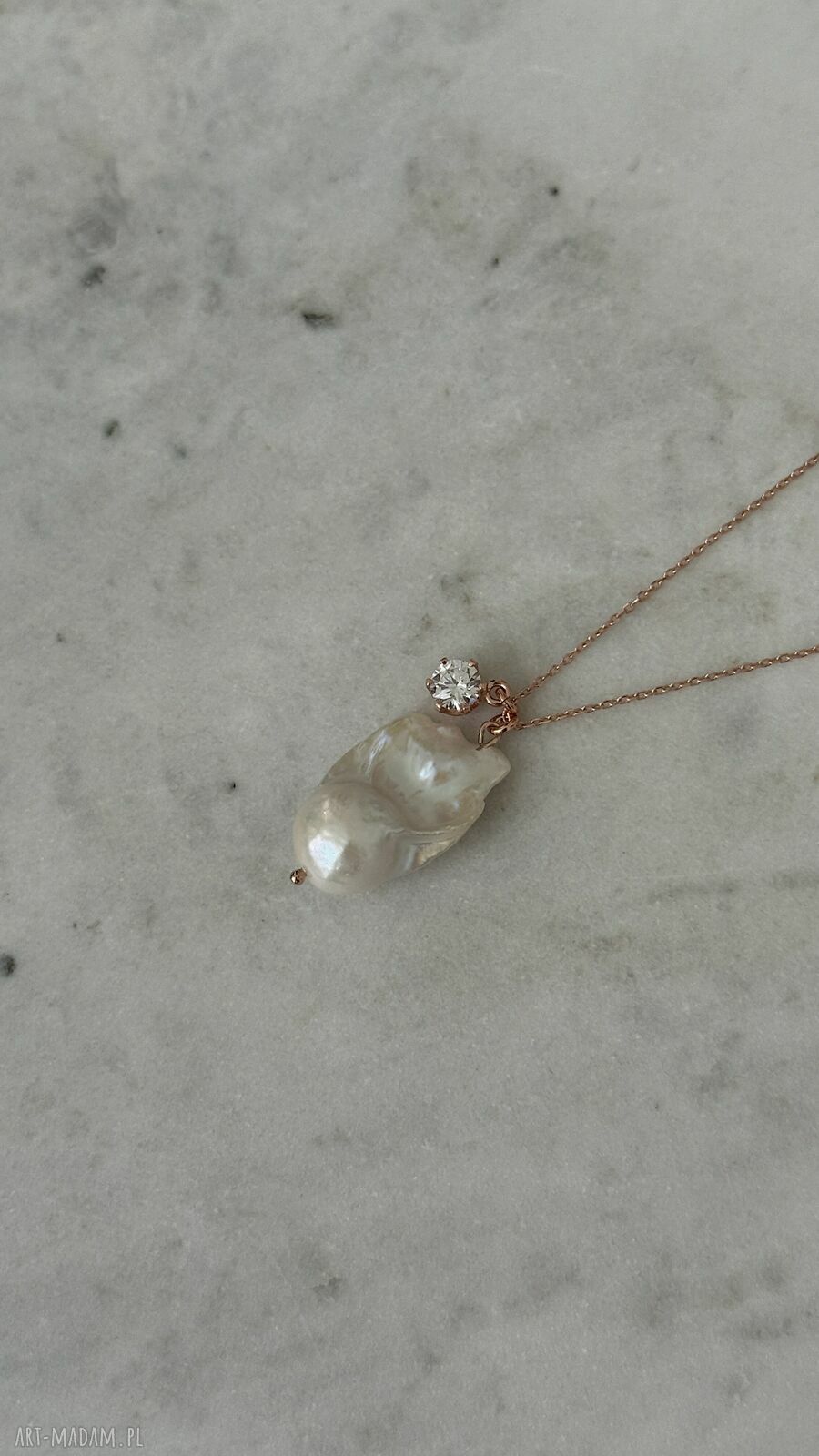 naszyjniki: Naszyjnik z różowego złota z barokową perłą i bezbarwną cyrkonią Handmade