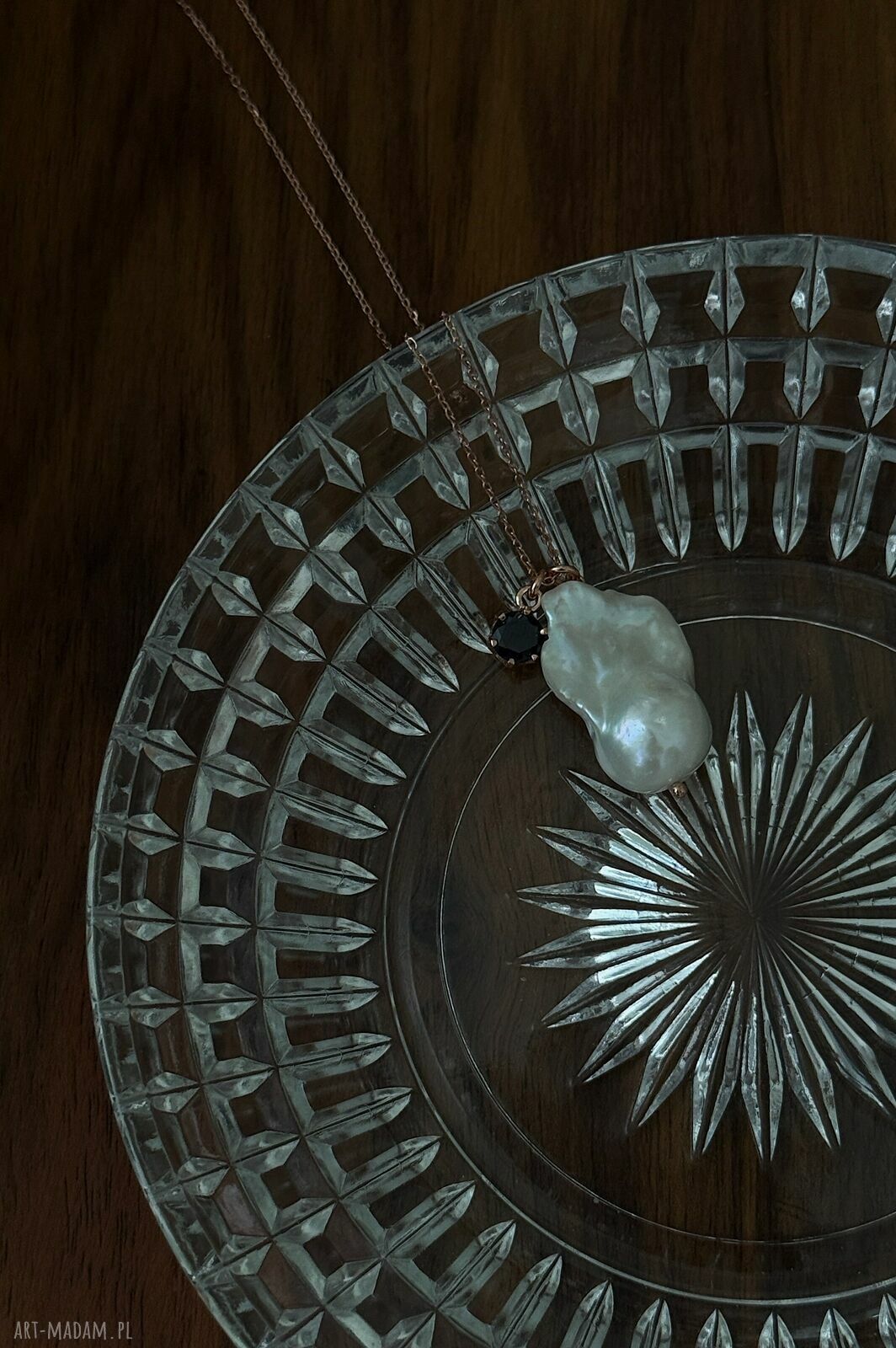 naszyjniki: Naszyjnik z różowego złota barokową perłą i czarną cyrkonią Handmade