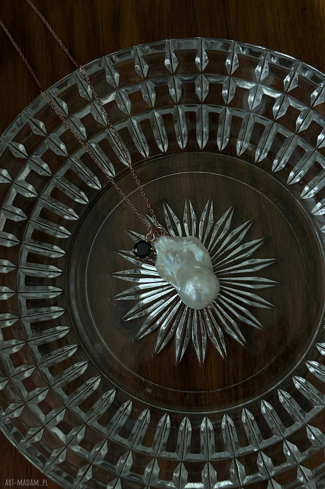 naszyjniki: Naszyjnik z różowego złota barokową perłą i czarną cyrkonią Handmade