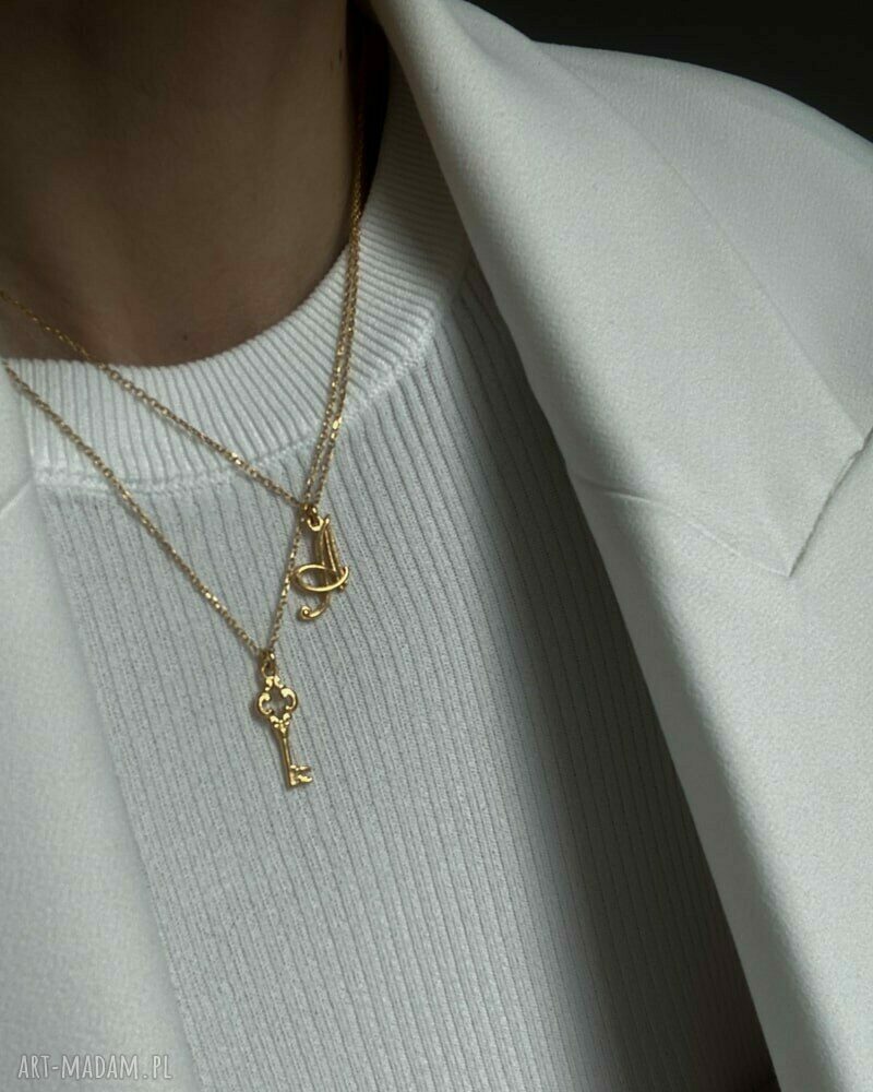 naszyjniki: Naszyjnik z różowego złota z literką ręcznie robione