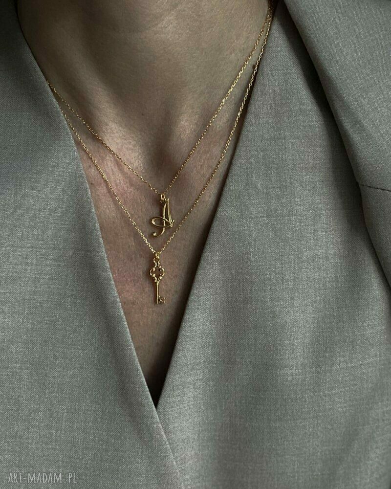 naszyjniki: Naszyjnik z różowego złota z literką ręcznie robione