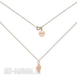 naszyjnik z różowego złota z muszelką