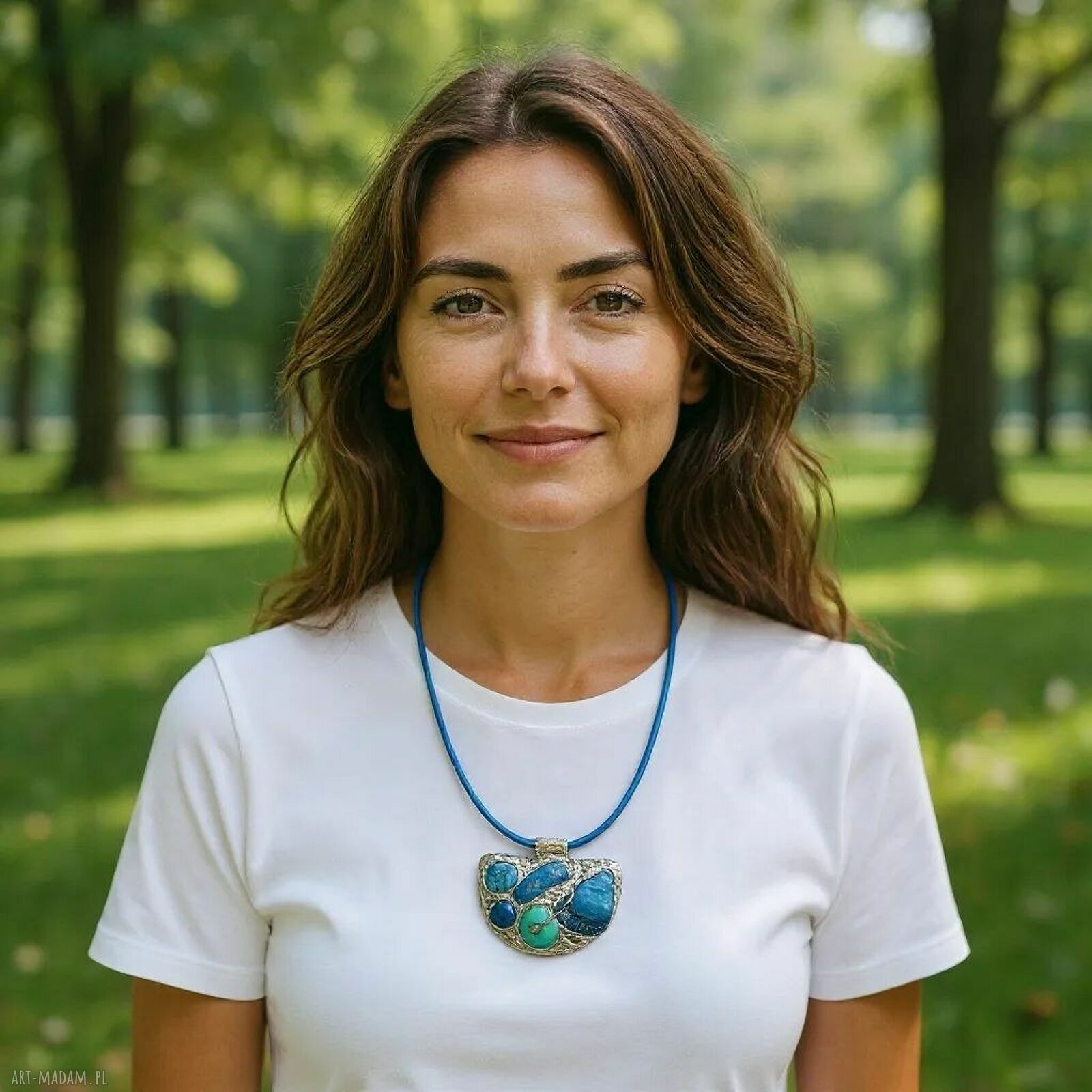 Naszyjnik z witrażowym wisiorem LAGUNO - agat, howlit, turkus i koral
