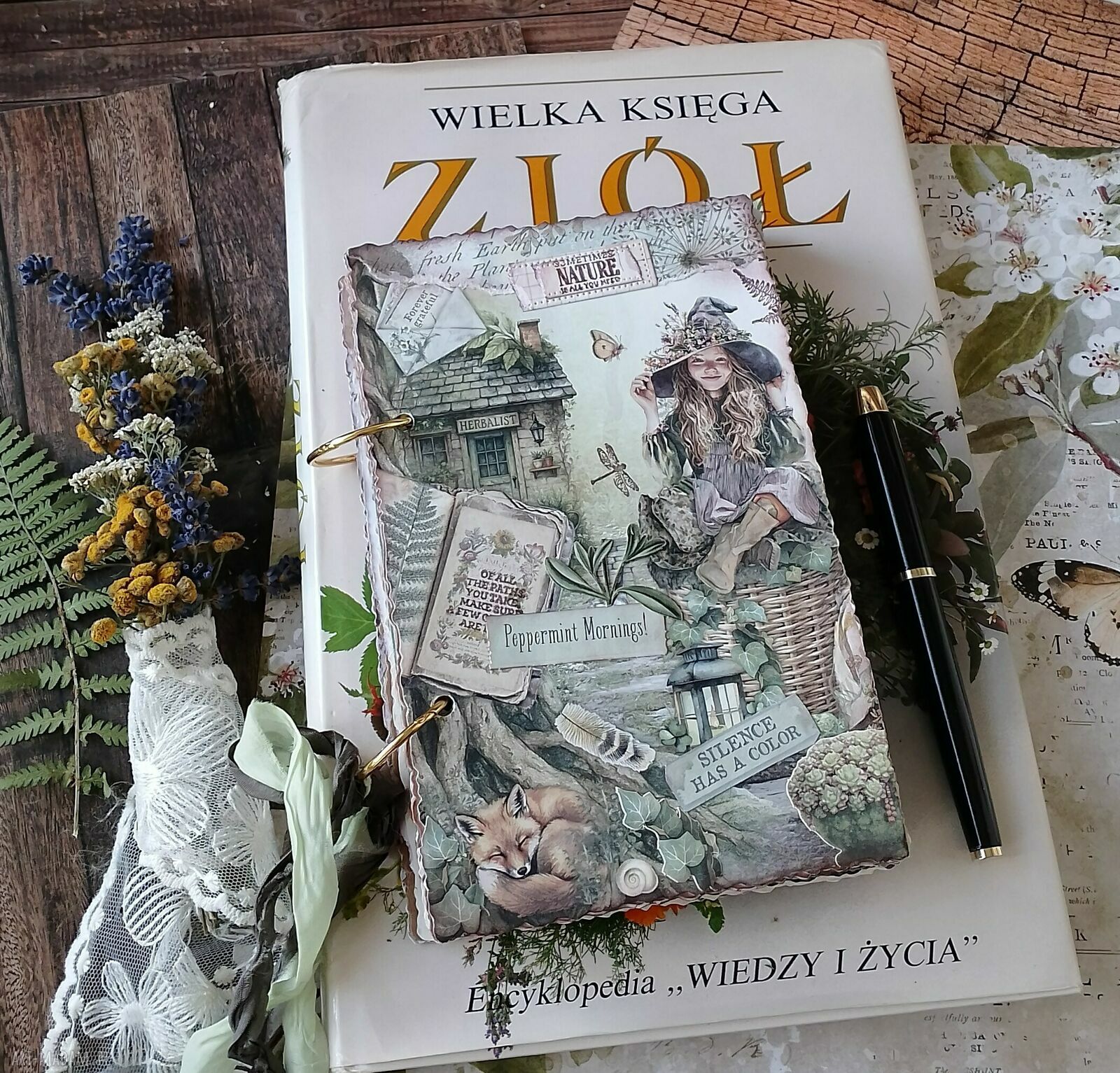 Ręcznie wykonany dziennik wdzięczności i zielnik w stylu rustykalnym