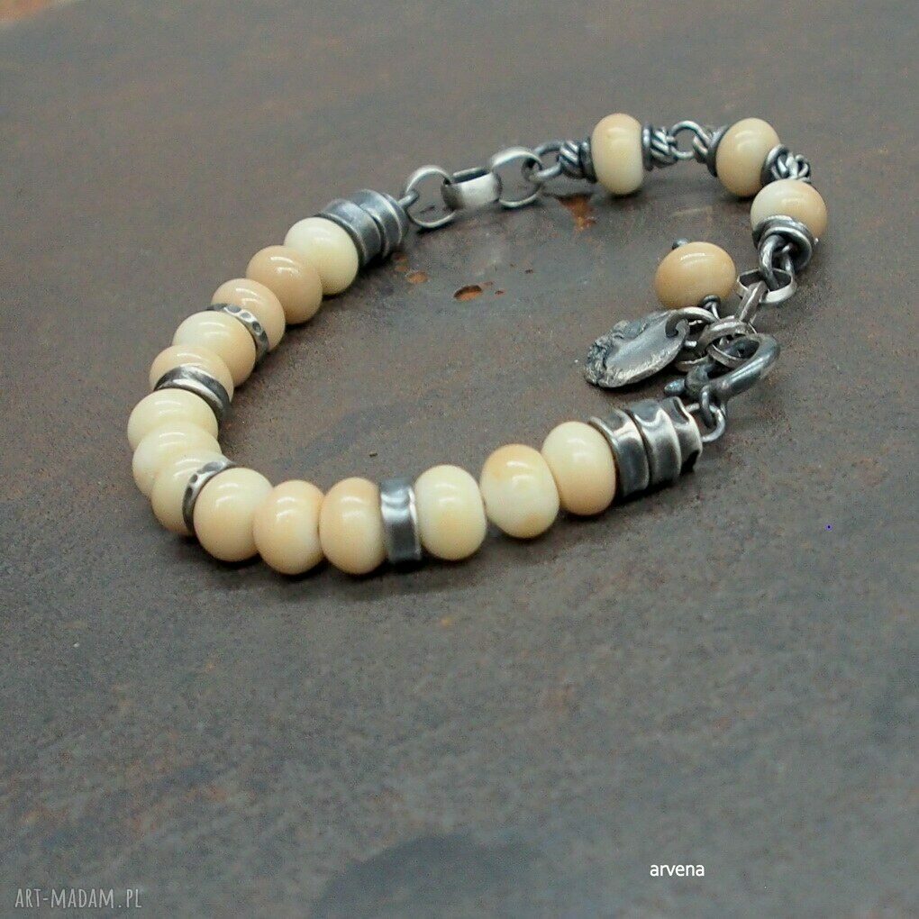 Bransoletka z koralem naturalnym 030 w srebrze oksydowanym 925