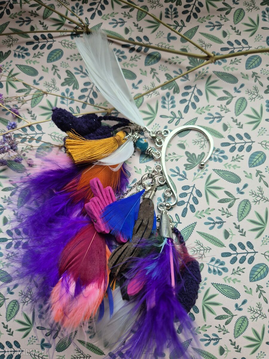 Nausznica z piórami Boho na jedno ucho w kolorach (niebieski, fiolet, róż)