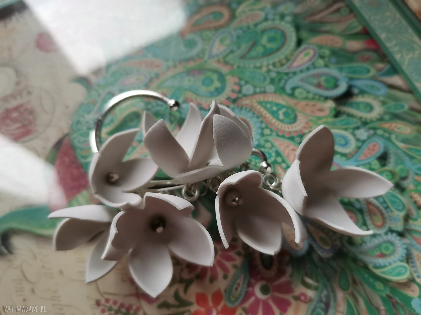 Nausznica ślubna BOHO z białymi tulipanami - na jedno ucho (klipsy)