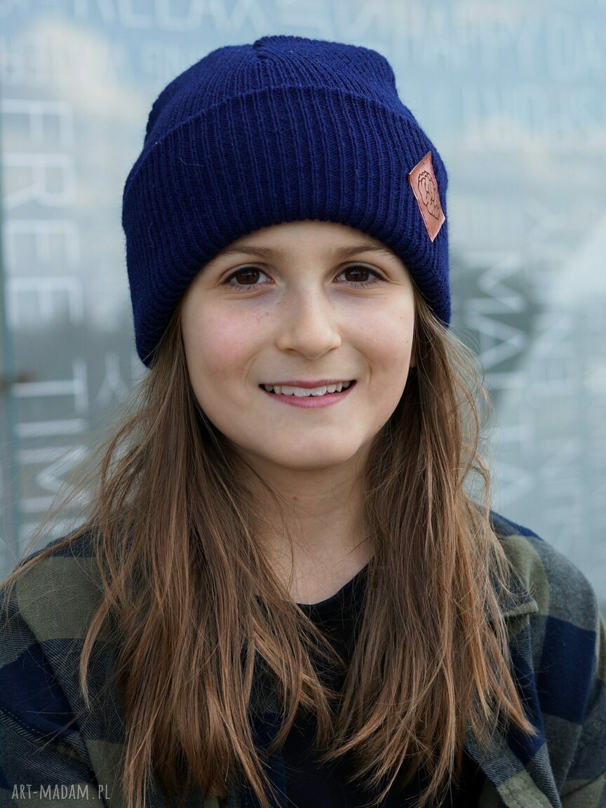 Granatowa czapka dziecięca beanie navy blue z logo z ekoskórki