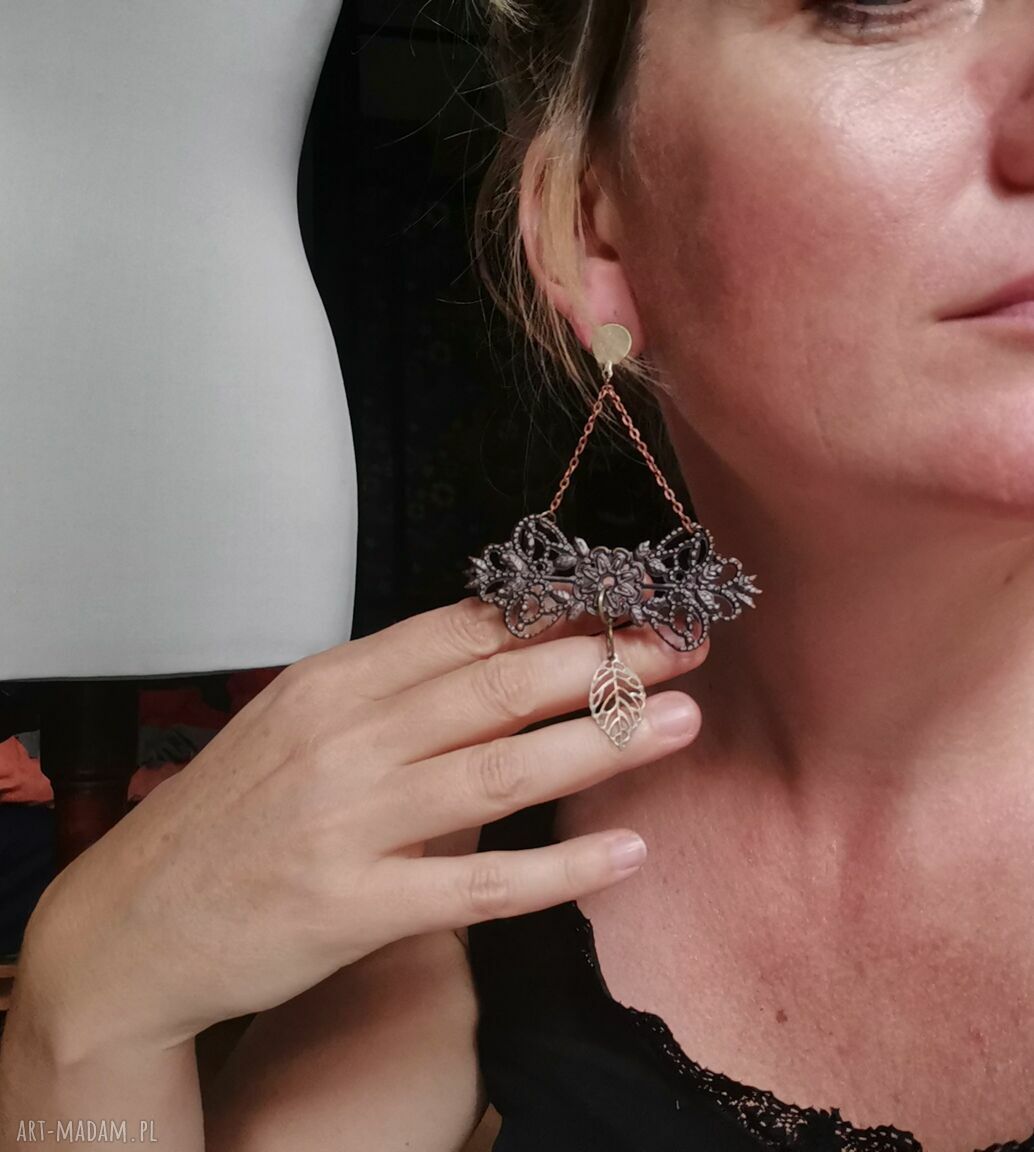Lekkie klipsy boho z frędzlami Folk Frida w beżowym odcieniu