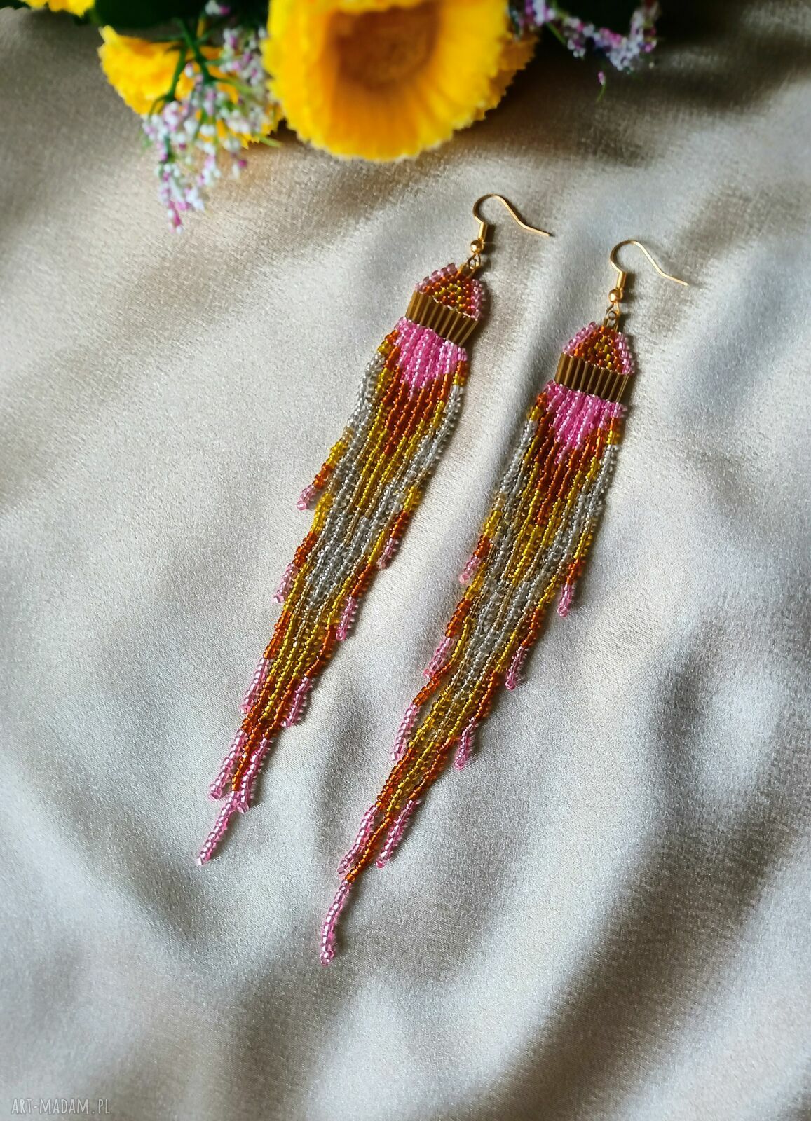Neonowe, długie kolczyki z koralików - boho z neonowym blaskiem
