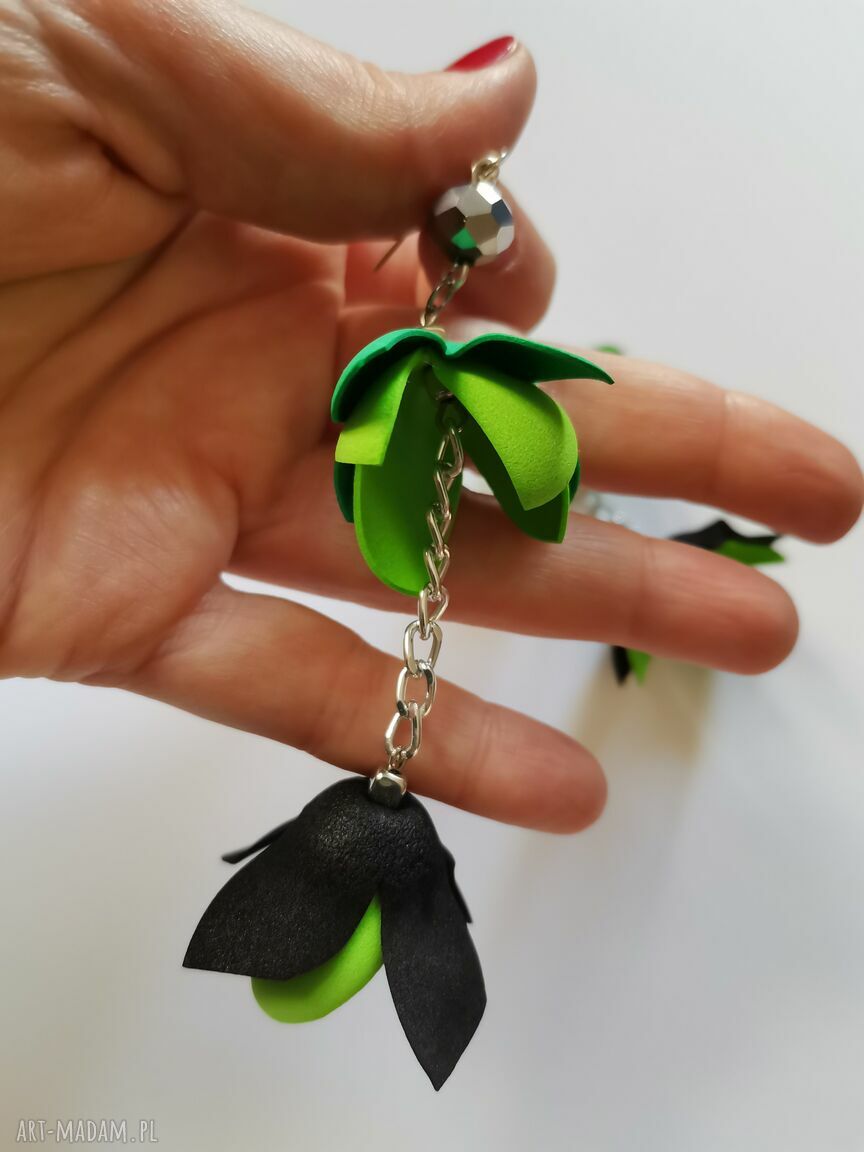 Kolczyki neonowe zielone w stylu folk i boho - rękodzieło Ruda Klara